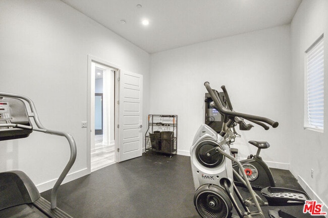 Building Photo - 20248 Willoughby Ln