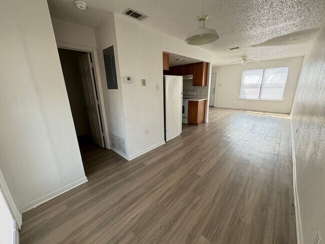 Building Photo - 1306 Monroe Loop