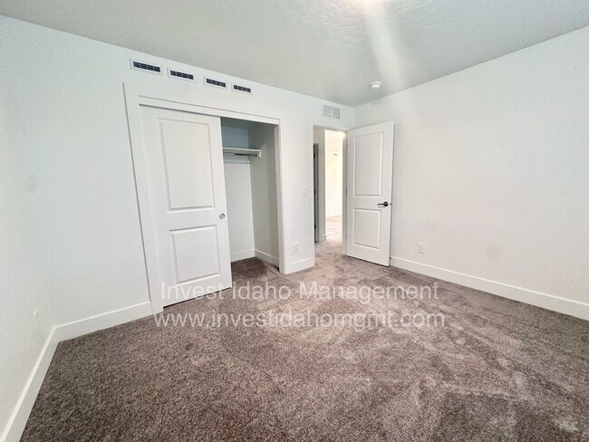 Building Photo - Luxury Townhome available now!