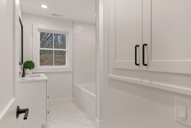 Building Photo - 52 Curtis Rd