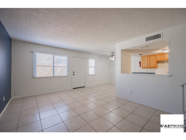 Building Photo - Discover Comfort and Convenience in this C...