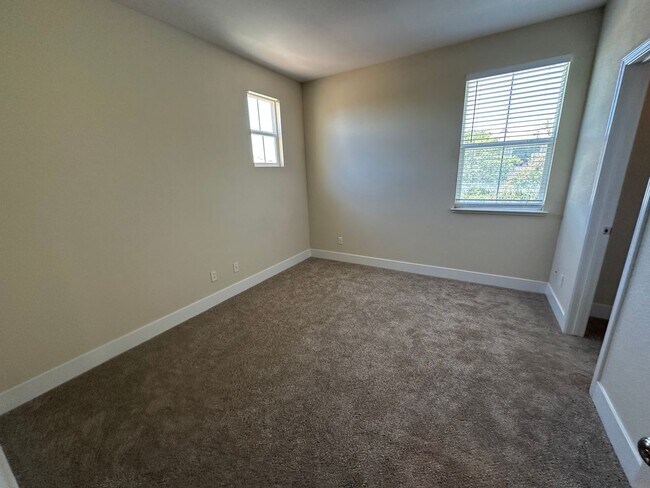 Building Photo - 2397 Tamalpais Ave