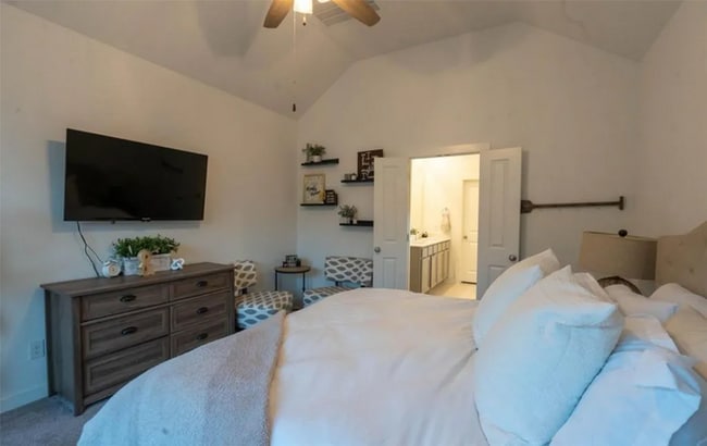 Building Photo - Charming 4 beds 2.5 baths in Meadowlakes!