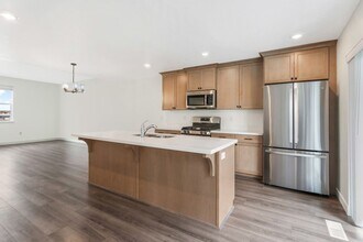 Building Photo - 12927 Trail