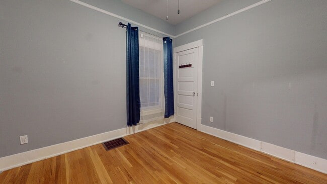 Building Photo - Excellent Location, Large Four Bedroom Bremerton House for Rent! Available Now!