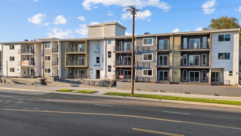 Building Photo - 13853 Victory Blvd