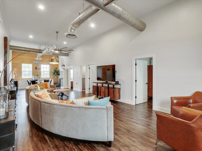 Building Photo - 1400 Shadow Brook Trail