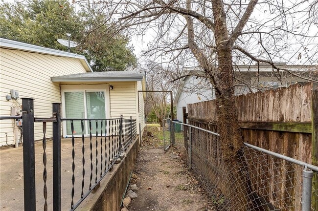 Building Photo - 2325 Bendridge Trail
