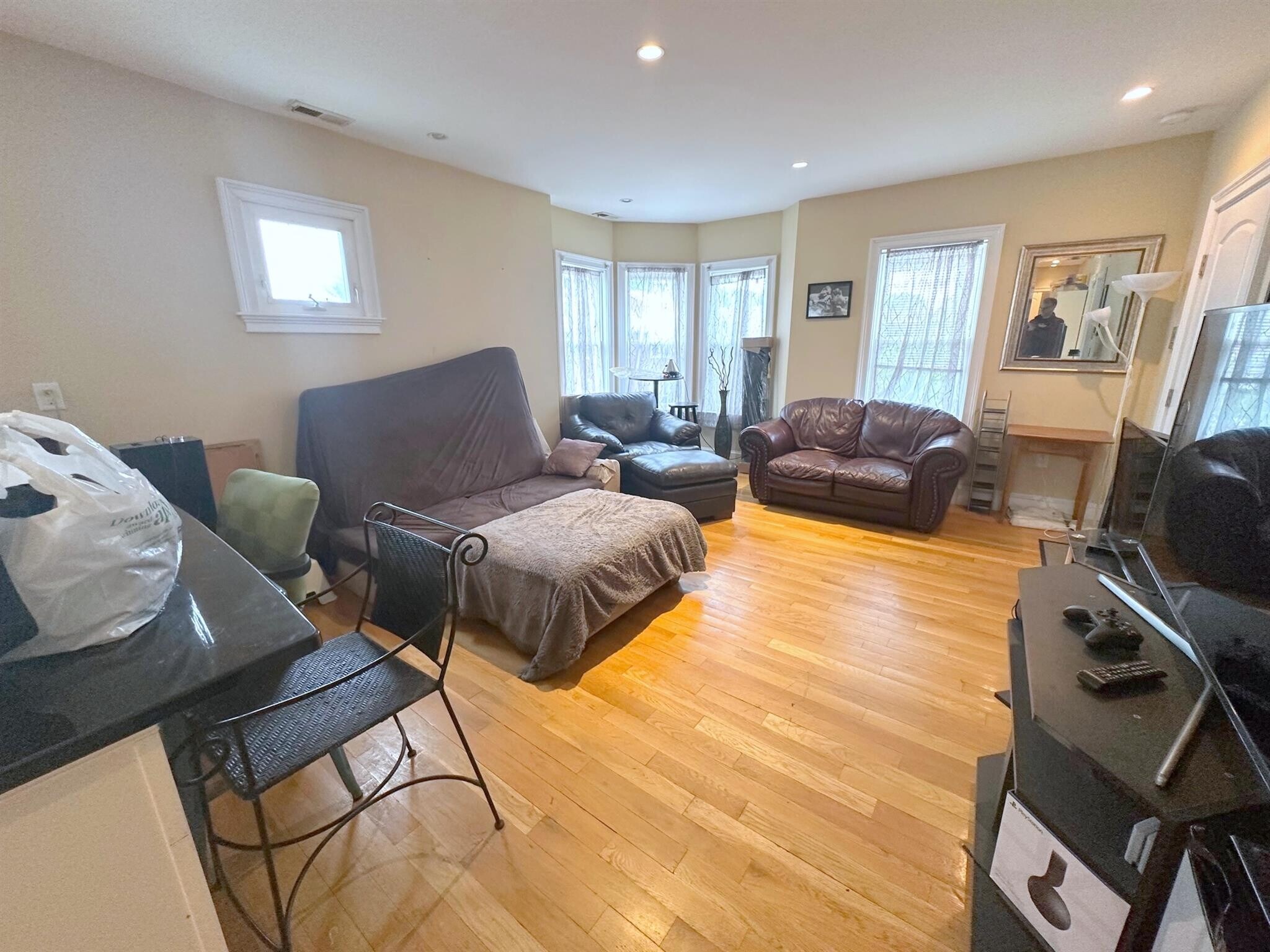 Building Photo - 28 Benham St