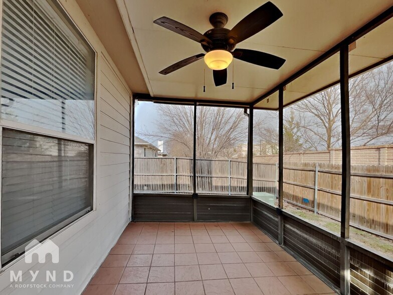 Building Photo - 3941 Overlake Dr