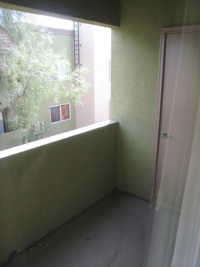 Building Photo - Affordable Two Bedroom Condo in a Great Location