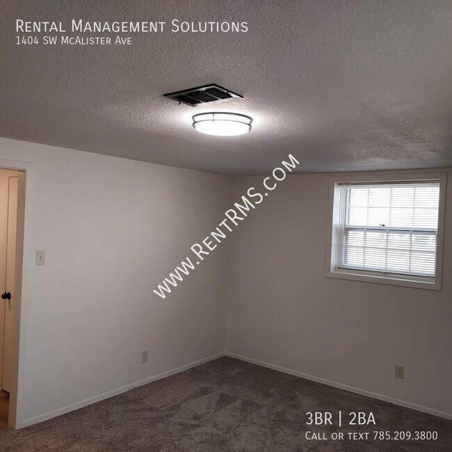 Building Photo - 1404 SW McAlister Ave