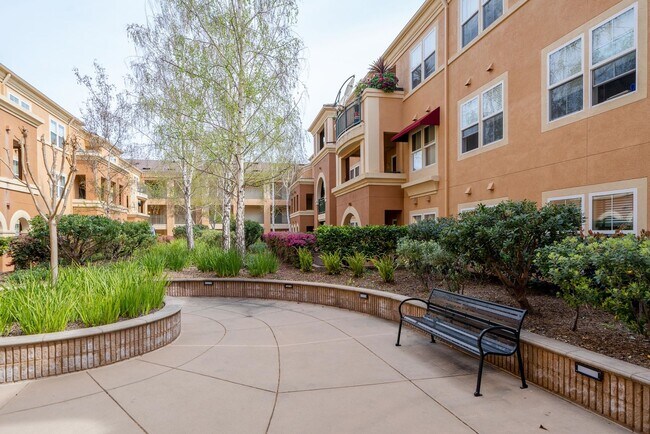 Building Photo - Beautiful & Spacious 3bd Condo With Great ...