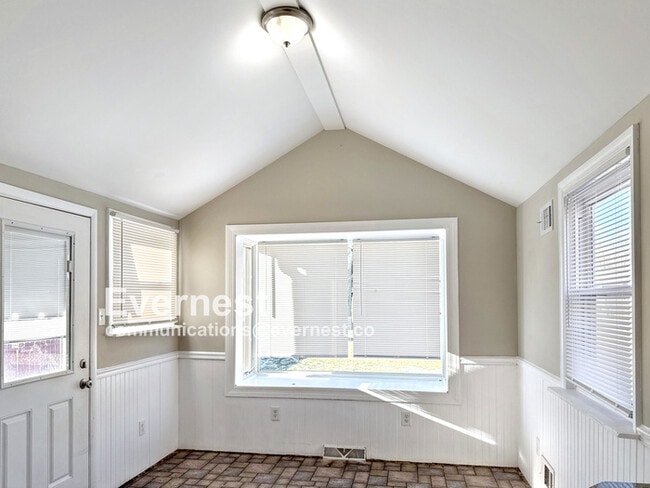 Building Photo - 3216 Elderwood Dr