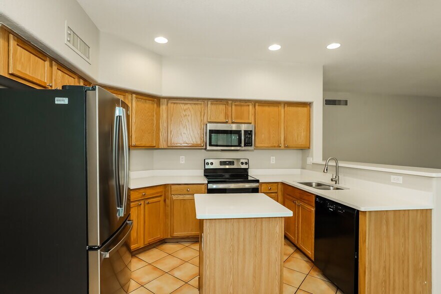Building Photo - 10757 W Angels Ln