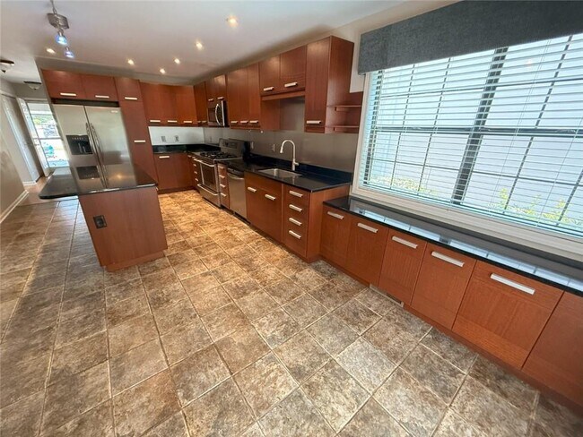 Building Photo - 290 Sweetwater Trce