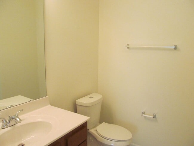 Building Photo - Lower level Condo