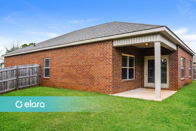 Building Photo - 215 Village Springs Dr