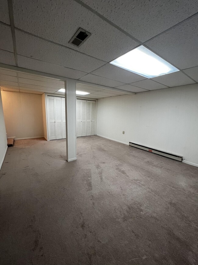 Building Photo - 18 Warren Pl