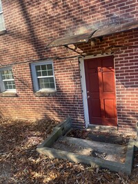 Building Photo - Newly Remodeled 2 Bedroom 1 Bath  *Water I...