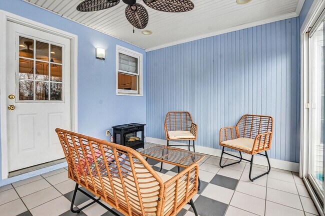 Building Photo - 1645 Burks Branch Rd