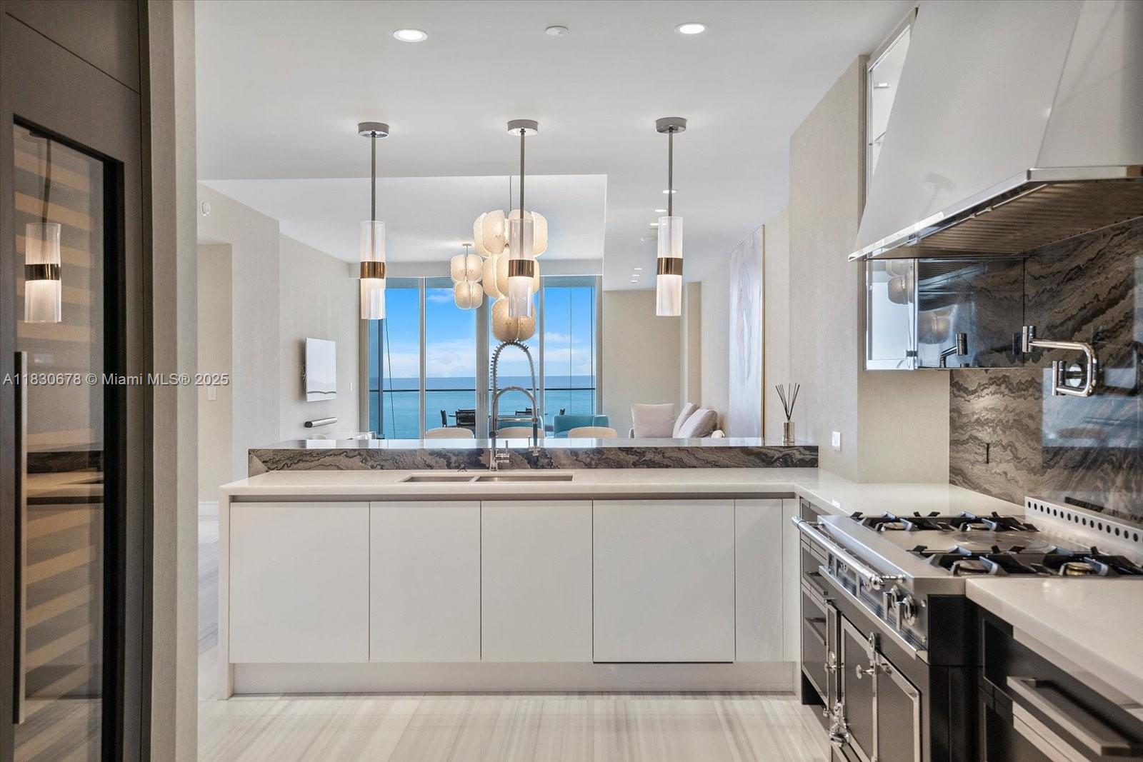Building Photo - 17901 Collins Ave