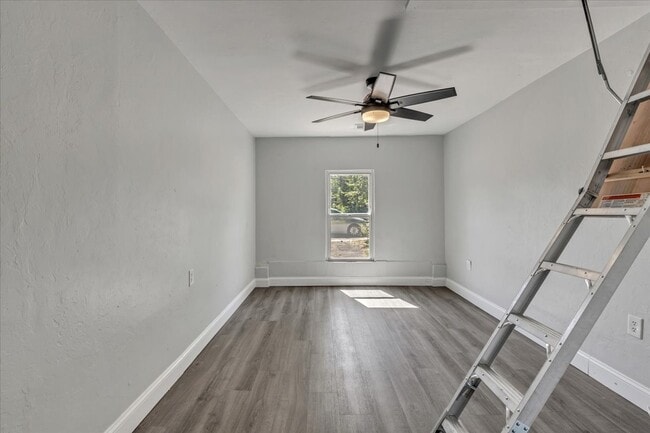 Building Photo - 4604 N Rockwell Ave
