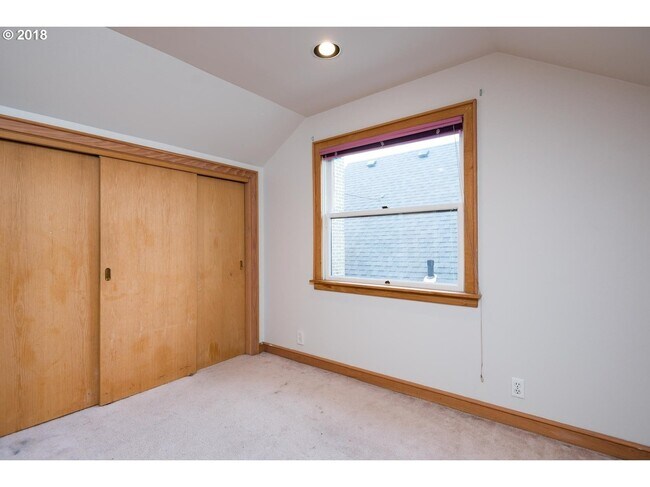Building Photo - Hollywood District Home - 3 Bdrm 2 bths, 2290 sq. ft.