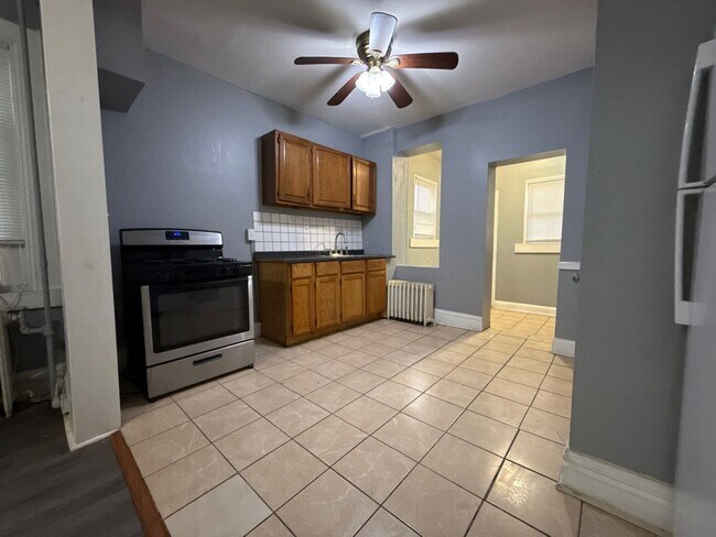 Building Photo - Spacious 3-Bedroom Home with Modern Interior Finishes