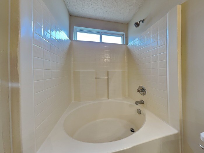 Building Photo - 2920 Westwinds Ct