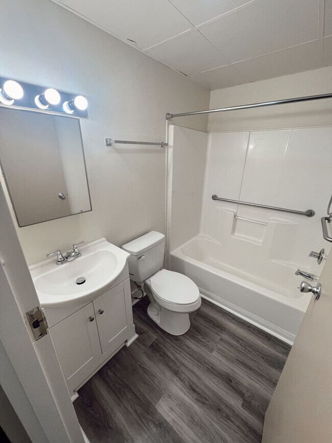 Building Photo - Franklin Park Apartments