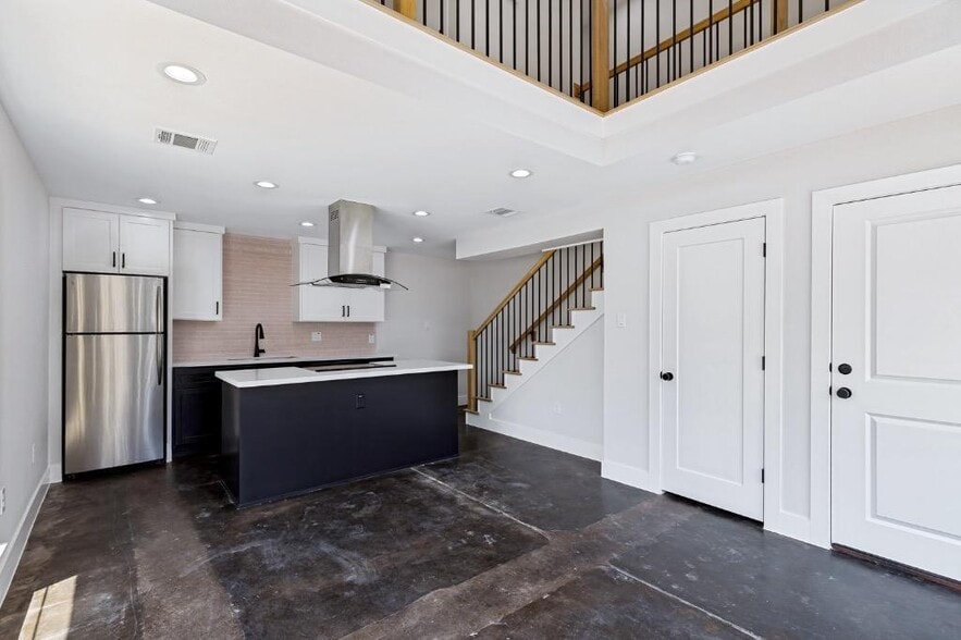 Building Photo - 501 N 67th St