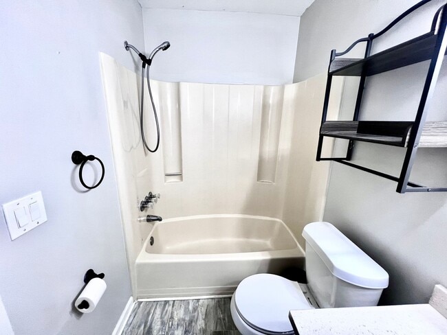 Building Photo - Gorgeous end unit condo