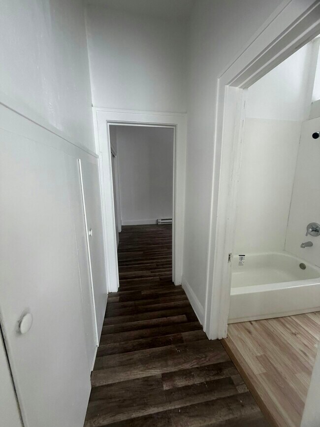 Building Photo - 2618 Collingwood Blvd