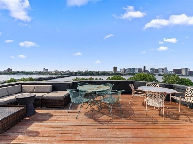 Building Photo - 458 Beacon St