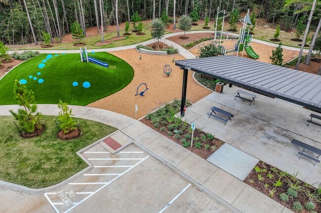 Building Photo - 5711 Daphne Dr