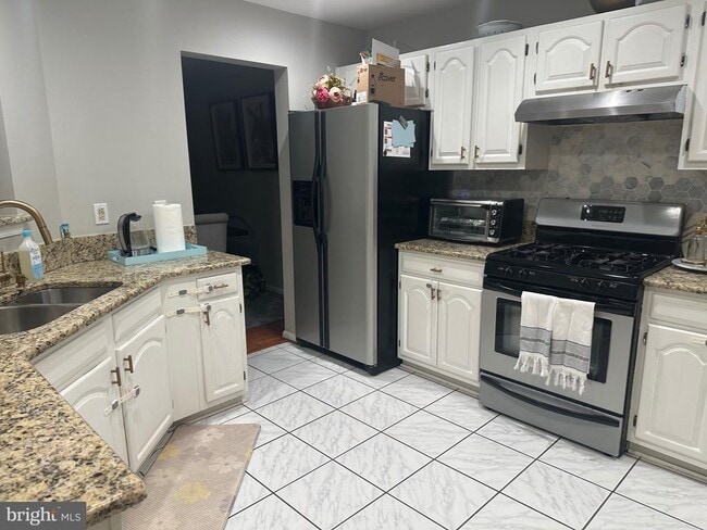 Building Photo - 14162 Compton Valley Way