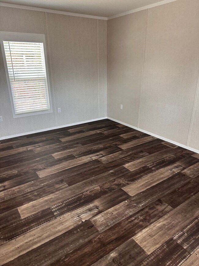 Building Photo - BRAND NEW-3 Bedroom / 2 Bath