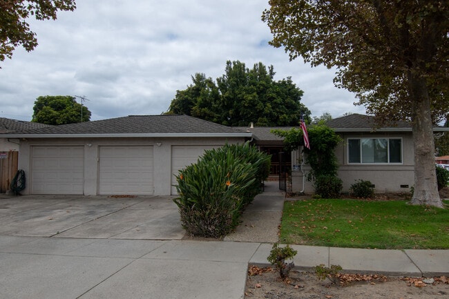 Building Photo - 1551 Minardi Ave