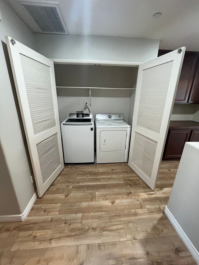 Building Photo - Beautiful corner unit townhome in the heart of Otay Ranch