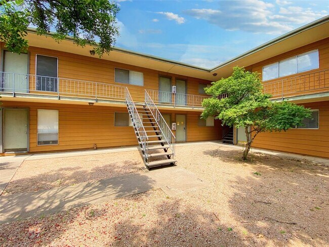Primary Photo - 2800 Swisher St