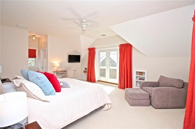 Primary Photo - 190 Coggeshall Ave