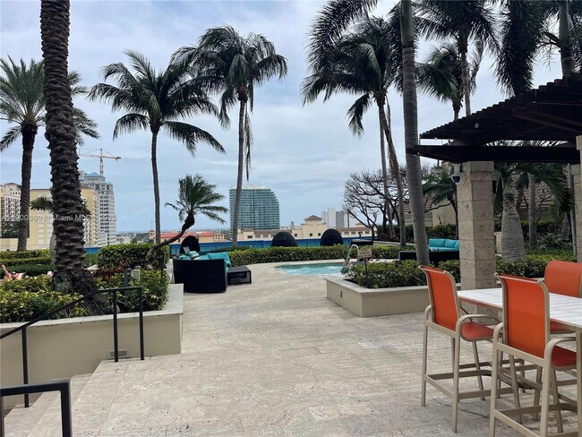 Building Photo - 550 Okeechobee Blvd