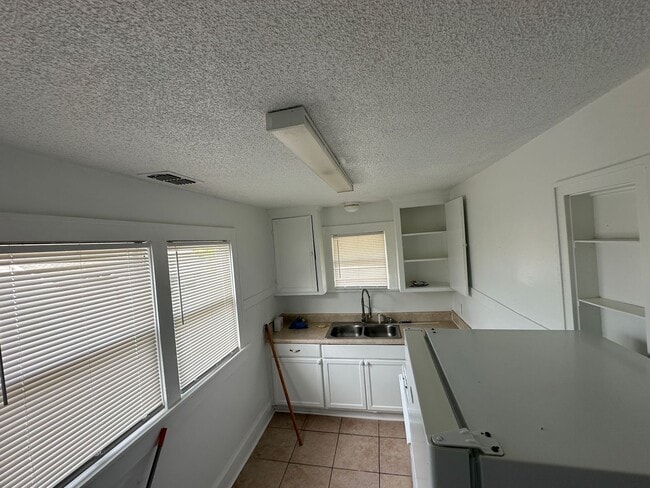 Building Photo - 2 Bedroom 1 Bathroom in Winter Haven 2nd m...
