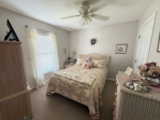 Building Photo - 3/2 Clermont Villa