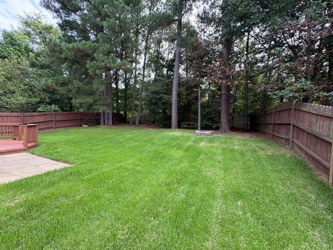 Building Photo - Move-in Ready! **Move-in Special** $250 of...