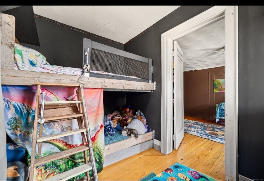 Building Photo - 116 Hillside Ave