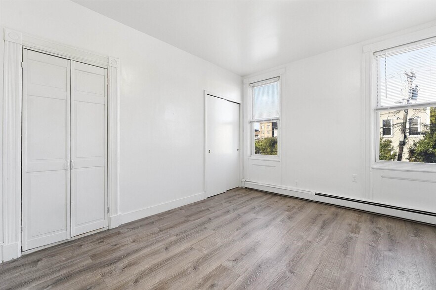 Building Photo - 525 7th St