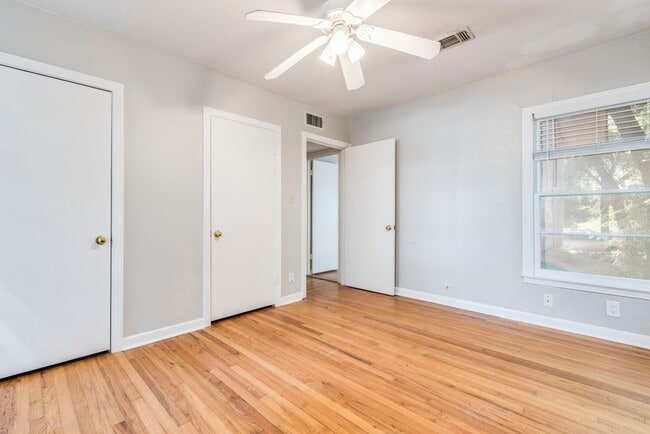 Building Photo - 3302 Hemlock-