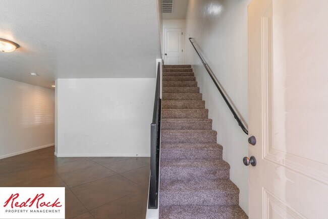 Building Photo - 3 Bedroom Two-Story Home Near Scenic Trails